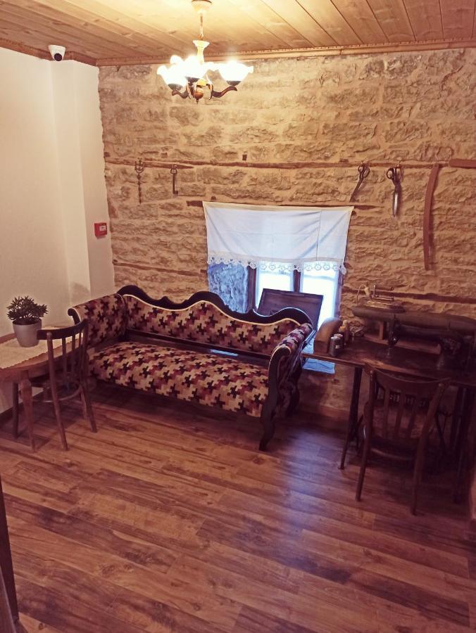 Boutique Hotel Praga Гирокастра Экстерьер фото